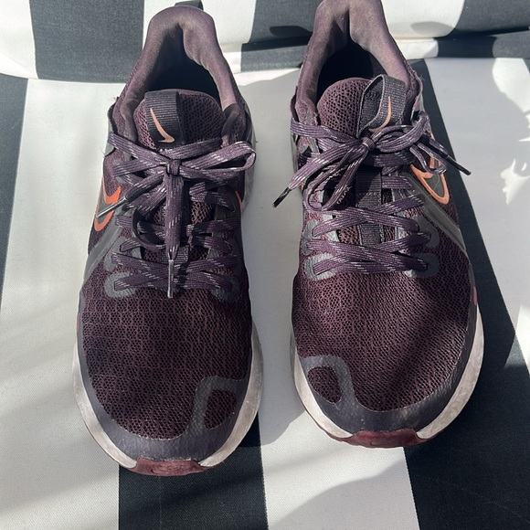 EUC NIKE Legend React 8.5 - Picture 4 of 7